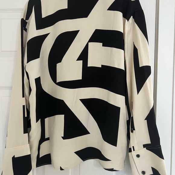 H&M Black and White Geometric Blouse - Picture 6 of 7